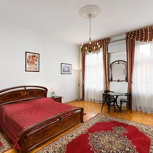 Camera con letto king size
